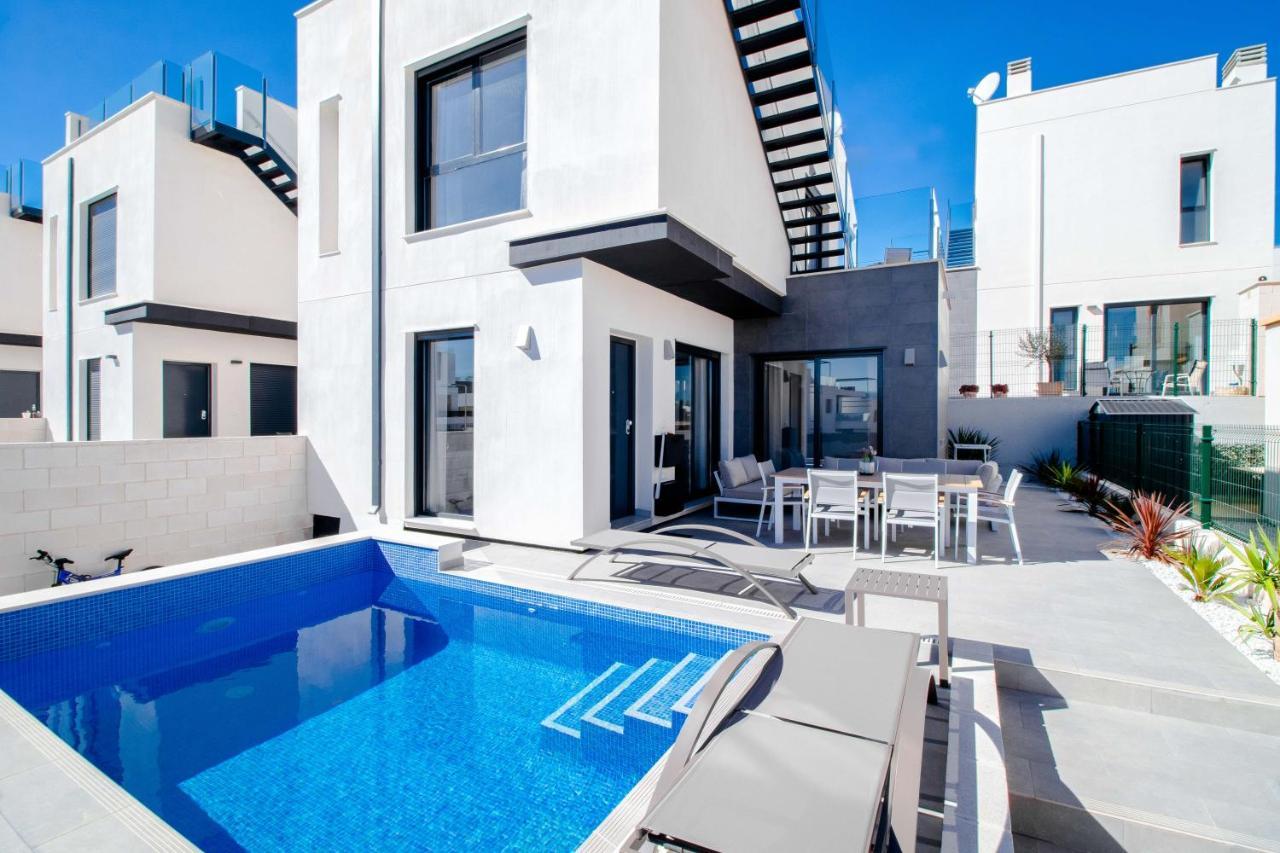 Villa De Lujo Con Piscina オリウエラ エクステリア 写真