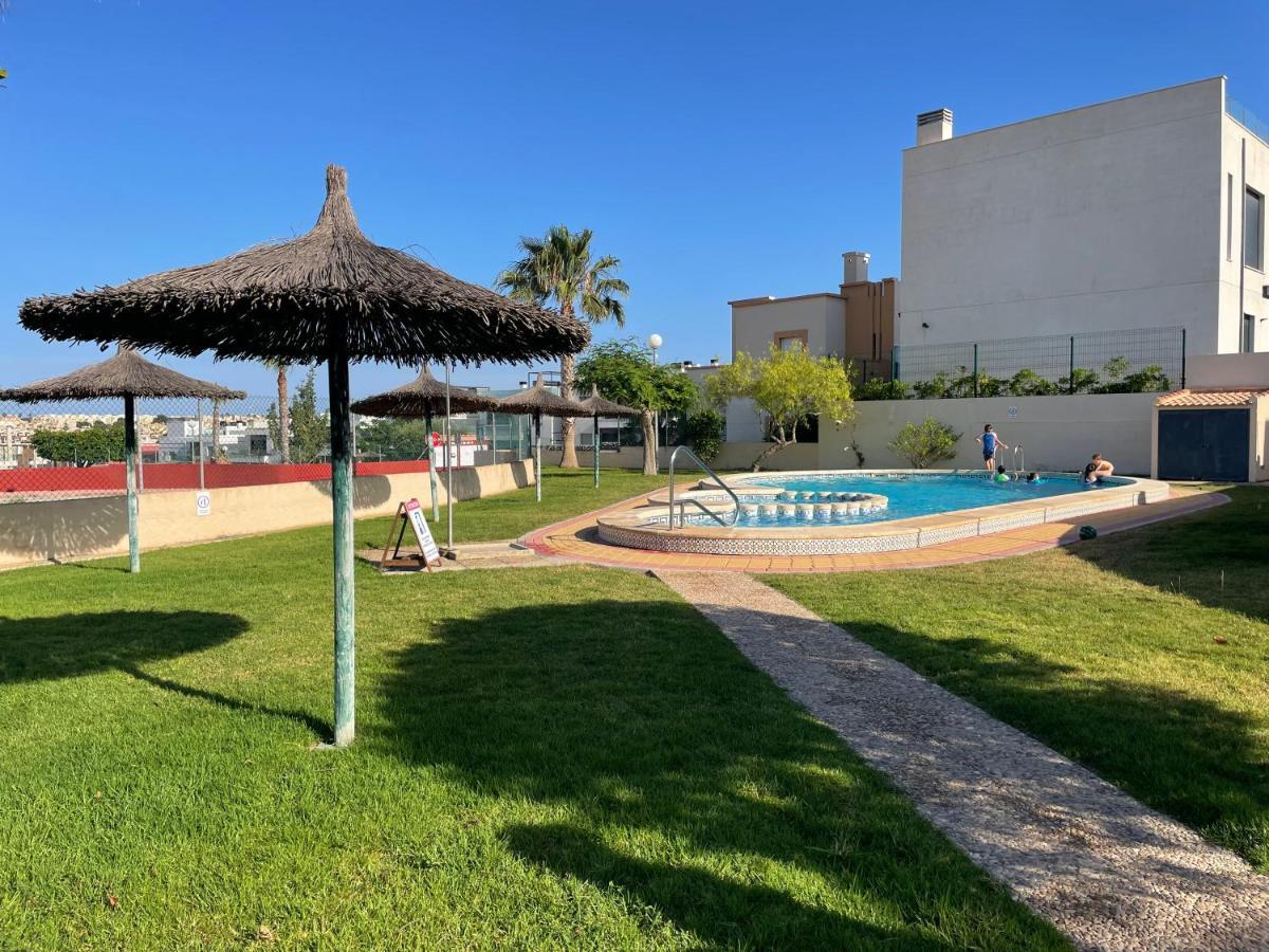 Villa De Lujo Con Piscina オリウエラ エクステリア 写真
